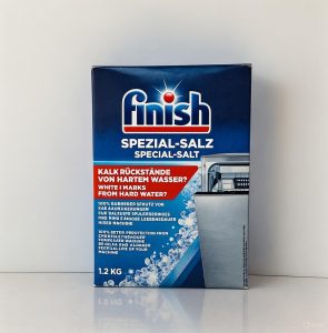 نمک ماشین ظرفشویی فینیش اصل آلمانی با خلوص بالا، نرم‌کننده آب سخت و جلوگیری‌کننده از رسوب آهکی برای درخشندگی ظروف شیشه‌ای