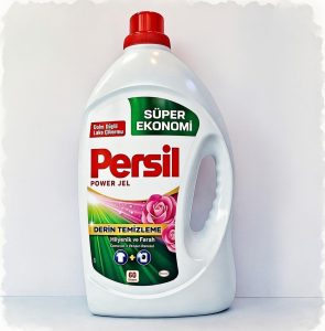 مایع لباسشویی پرسیل اصل، ژل لباسشویی پرسیل قدرت پاک‌کنندگی عمیق با رایحه گل رز، حجم بزرگ برای ۶۰ شستشو persil